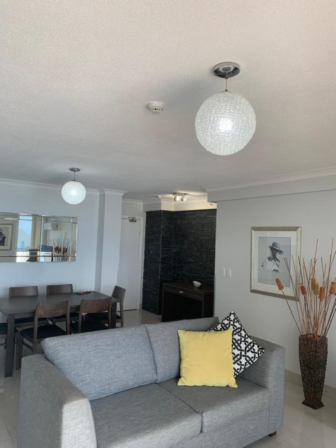 Stunning 2 Bedroom Ocean View Apartment Gold Coast Bagian luar foto