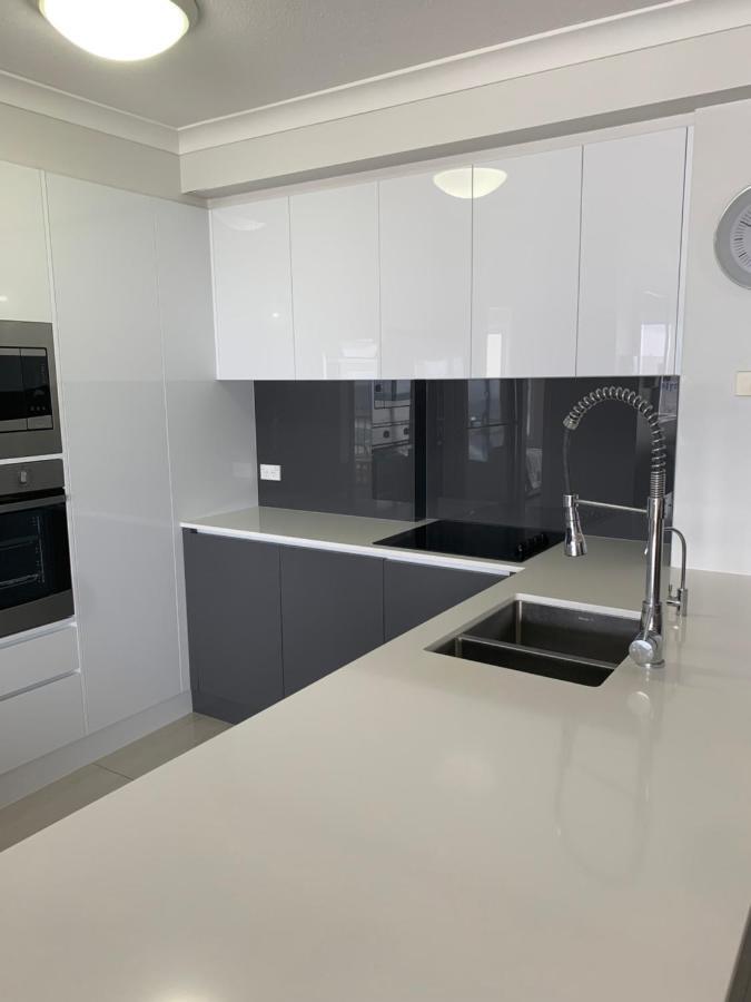 Stunning 2 Bedroom Ocean View Apartment Gold Coast Bagian luar foto