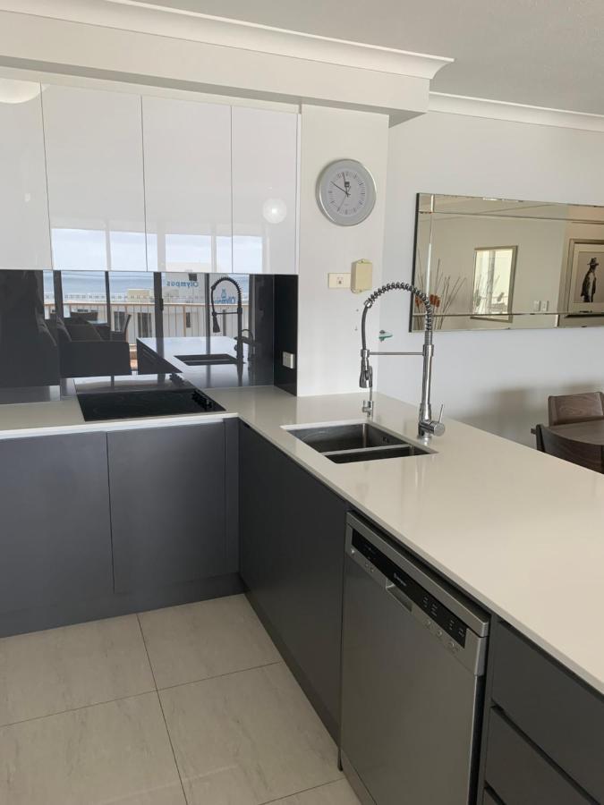 Stunning 2 Bedroom Ocean View Apartment Gold Coast Bagian luar foto