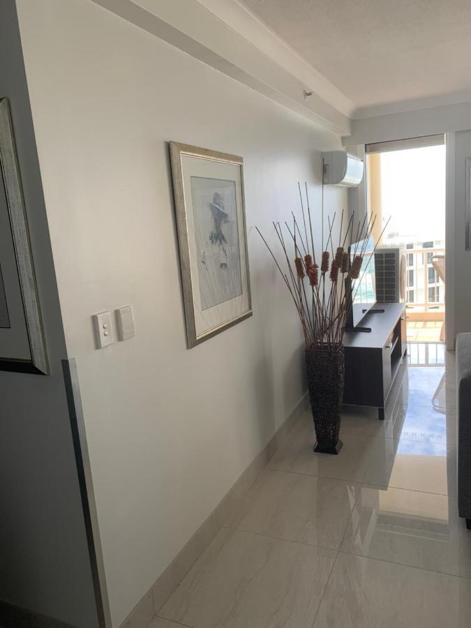 Stunning 2 Bedroom Ocean View Apartment Gold Coast Bagian luar foto