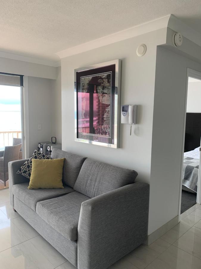 Stunning 2 Bedroom Ocean View Apartment Gold Coast Bagian luar foto