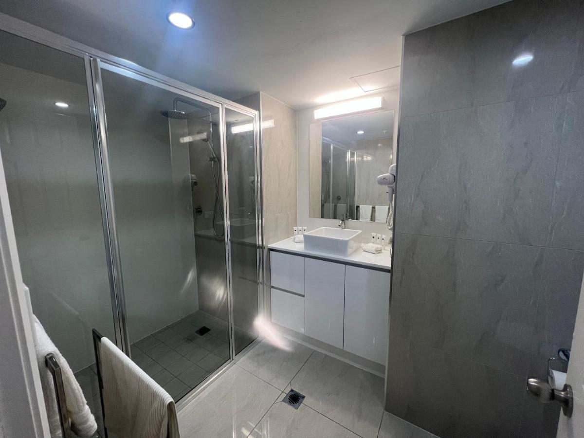 Stunning 2 Bedroom Ocean View Apartment Gold Coast Bagian luar foto