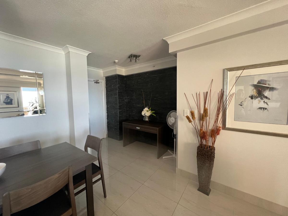 Stunning 2 Bedroom Ocean View Apartment Gold Coast Bagian luar foto