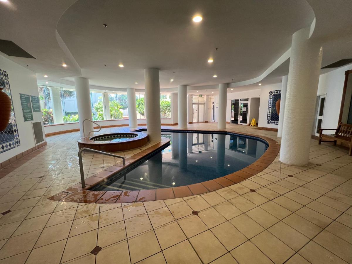 Stunning 2 Bedroom Ocean View Apartment Gold Coast Bagian luar foto
